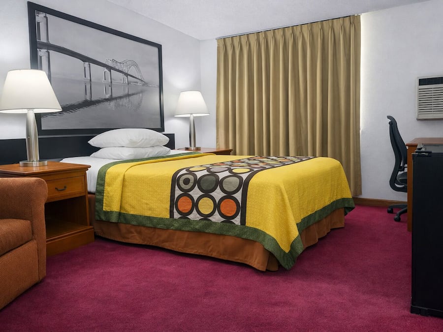 Desk, laptop workspace, WiFi (free), bed sheets