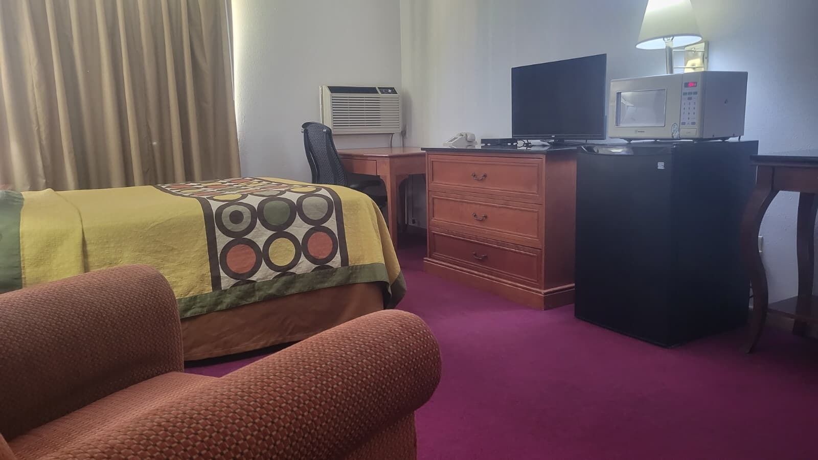 Single Room, 1 Queen Bed, Non Smoking, Microwave | Desk, laptop workspace, free WiFi, bed sheets