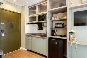 Private kitchen - On foot from Allianz! Modern and comfortable studio (São Paulo)