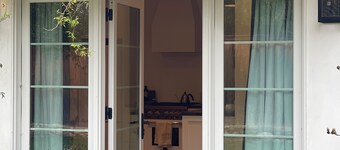 Charming Luxury Studio Cottage in Lovely Ballard with all amenities