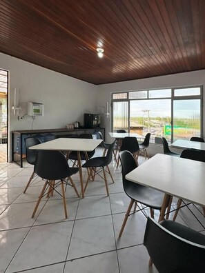 Economy Twin Room | Dining - SMART HOSTEL (Florianópolis)