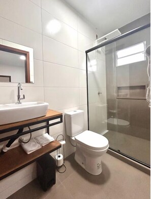 Comfort Suite, 1 Double Bed | Bathroom | Shower, hair dryer, towels, soap