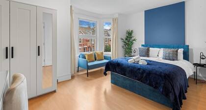Stylish & Spacious 3-Bed Home, Free Parking