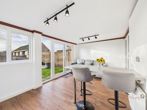 Dining - 3 bed semi detached - perfect for work & family (Calcot)