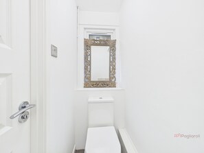 Bathroom - 3 bed semi detached - perfect for work & family (Calcot)