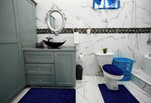 Shower, jetted bath, hair dryer, towels - Sunshine Villa Private St. Lucian Retreat (Vieux-Fort)