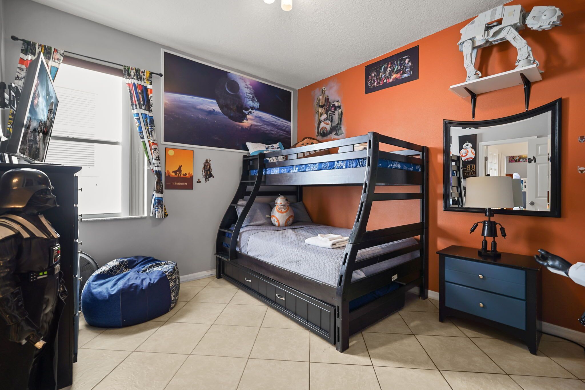 4 bedrooms, iron/ironing board, WiFi, bed sheets