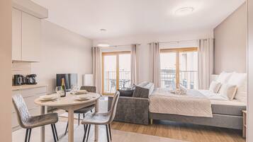 Apartment, Smoking