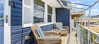 Ventnor Home | BBQ + Fenced Yard | Beach Gear Incl