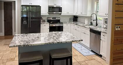 North Lake Lanier, 2-story Dock, Mooring allowed, Easy Walk, Close to Dining