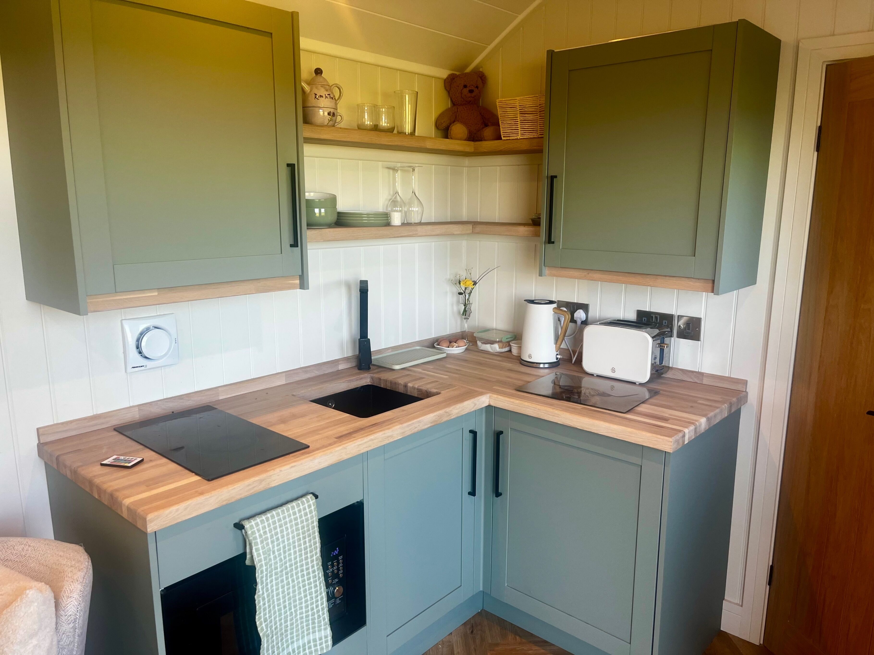 Fridge, microwave, stovetop, toaster