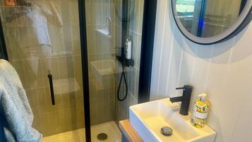 Shower, towels