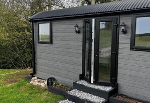Exterior detail - Shepherd's Hut Sleeps 2 -Pets Welcome -Tarka Trail (Bideford)