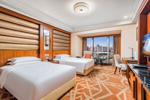 Habitación superior con 1 cama doble o 2 individuales, vistas a la ciudad | Ropa de cama hipoalergénica, caja fuerte, escritorio