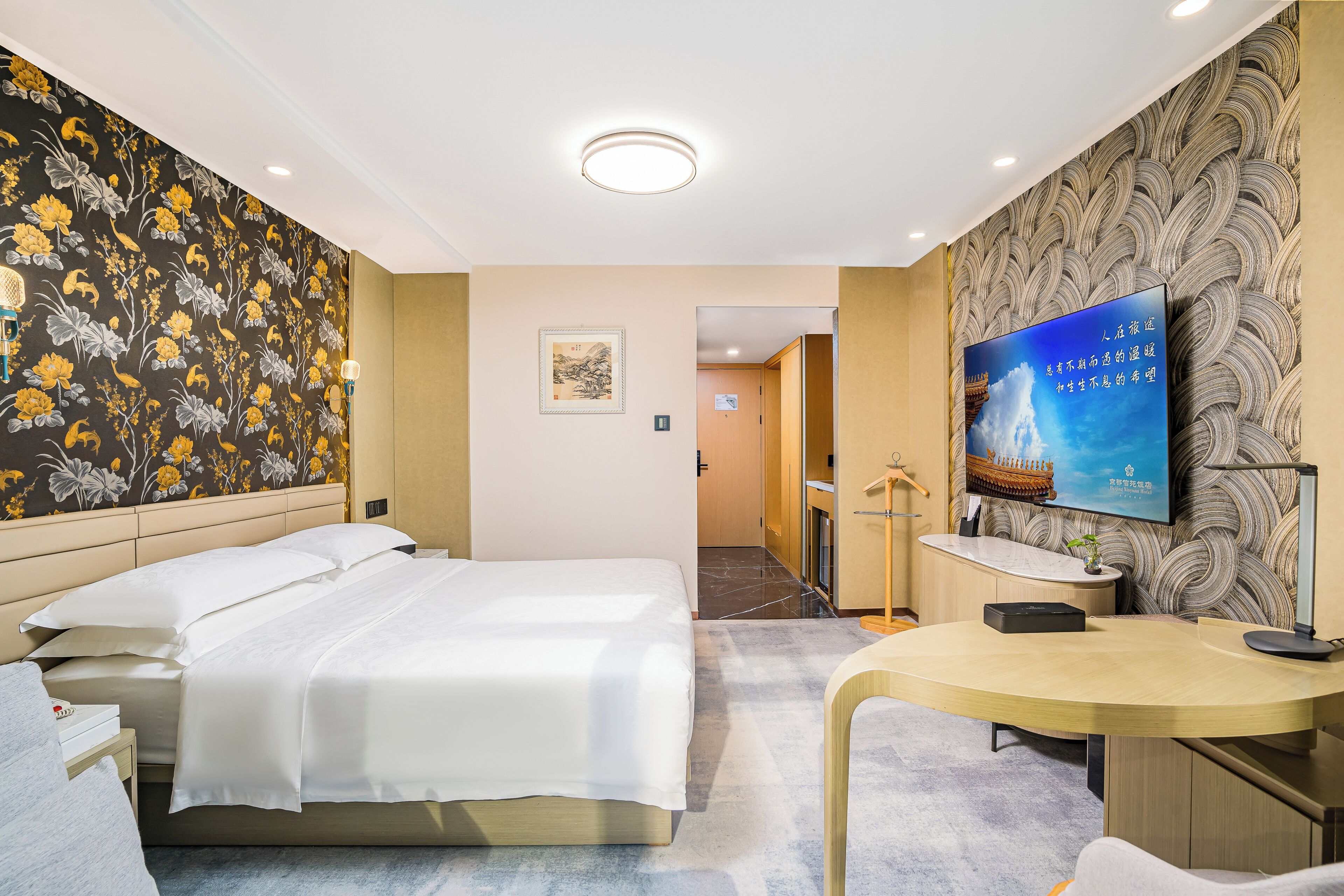 Elite Double Room, City View | Peralatan tempat tidur hipoalergenik, peti besi dalam bilik, meja 