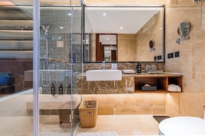 A modern bathroom with a glass shower enclosure, a marble sink, and a large mirror. - Jingdu Xinyuan Hotel Beijing (Beijing)