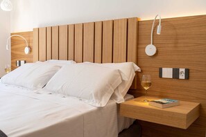 Bügeleisen/Bügelbrett, Reisekinderbett, kostenloses WLAN, Bettwäsche