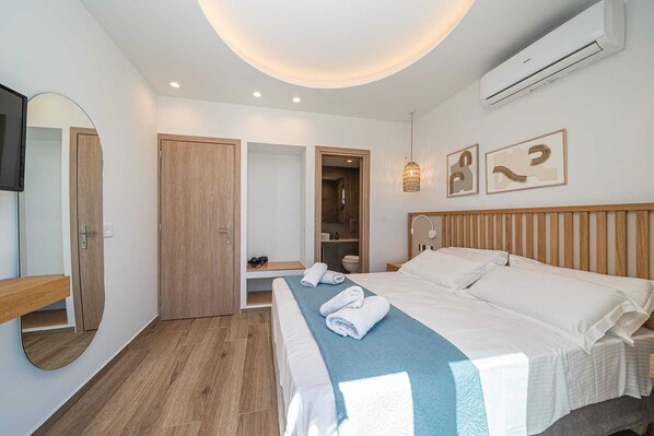 3 bedrooms, iron/ironing board, travel cot, free WiFi - GRAND VILLA, Villa With Private Pool (Kefalonia)