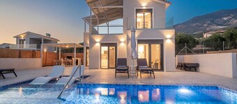 GRAND VILLA, Villa With Private Pool