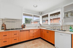 Fridge, microwave, oven, stovetop - Family Home for 12 in Werribee (Werribee)