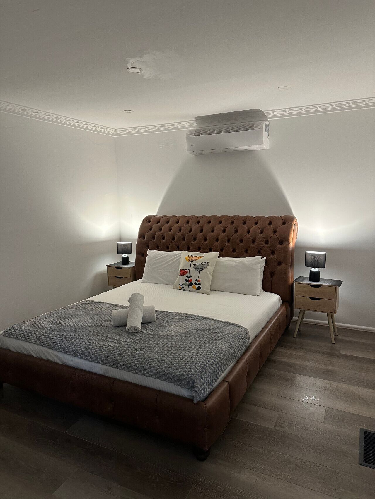 Desk, iron/ironing board, WiFi, bed sheets