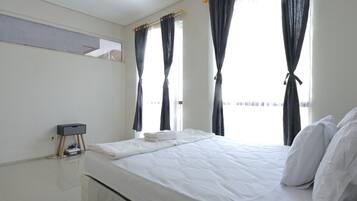 Desk, iron/ironing board, WiFi, bed sheets