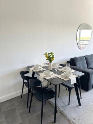 Apartment, Smoking | 2 bedrooms - Modern Elegant 2-bedroom at Devonshire Point Worsley (Moffat)