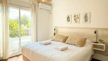 2 bedrooms, iron/ironing board, travel cot, free WiFi