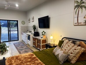 Iron/ironing board, Internet, bed sheets