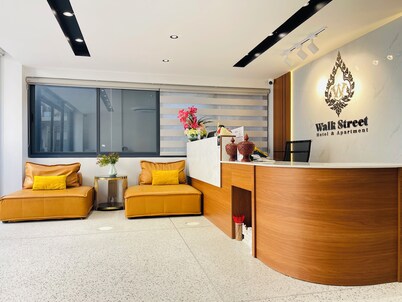 Walk Street Hotel & Apartment