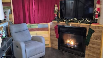 Smart TV, fireplace