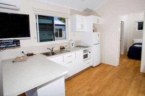 Private kitchen - Reflections Holiday Parks Evans Head (Evans Head)
