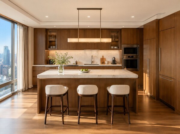 Junior Room | Private kitchen | Fridge, microwave, oven, stovetop - Carvelia Suites (Toronto)