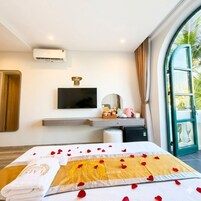 Quarto casal superior, vista para a cidade | Frigobar, cortinas blackout, quartos à prova de som, Wi-Fi de cortesia