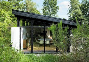 Outdoor dining - Home near Ebeltoft with Nordic aesthetics (Ebeltoft)
