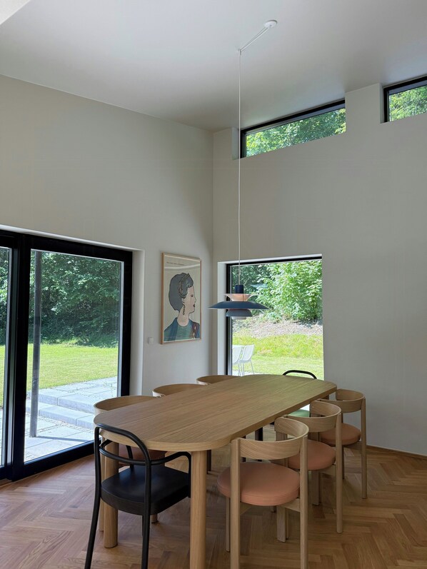 Dining - Architectural gem by Kattegat with guest house (Vejby)