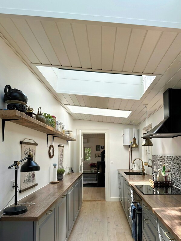 Oven, dishwasher, coffee/tea maker - Swedish inspired cabin near Nyord on Møn (Stege)