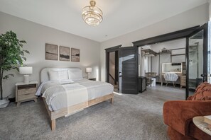 Desk, iron/ironing board, WiFi, bed sheets - Historic 3BR Retreat Near Nationwide Children’s & Downtown Columbus (Columbus)
