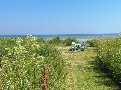 House in peaceful surroundings 150 m to the water