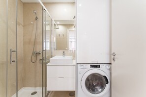 Shower, hair dryer, towels - GuestReady - Cosy studio in central Guimarães (Guimarães)