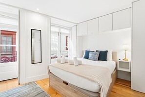 Iron/ironing board, Internet, bed sheets - GuestReady - Cosy studio in central Guimarães (Guimarães)
