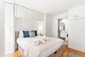 Iron/ironing board, Internet, bed sheets - GuestReady - Cosy studio in central Guimarães (Guimarães)
