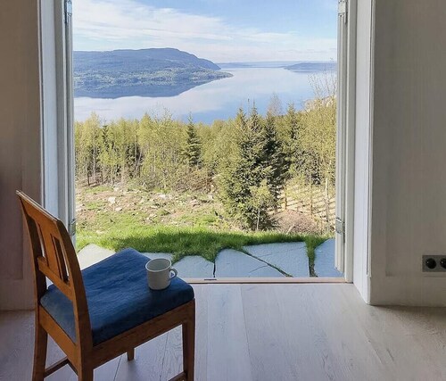 Stately cabin with Lake Mjøsa panorama