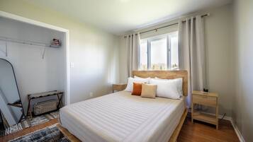 3 bedrooms, iron/ironing board, WiFi (free), bed sheets