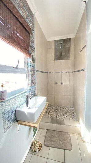 Zimmer, 1 Schlafzimmer, Balkon | Badezimmer