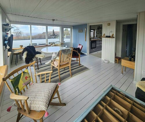 Cozy cottage with fjord view in Hjarbæk
