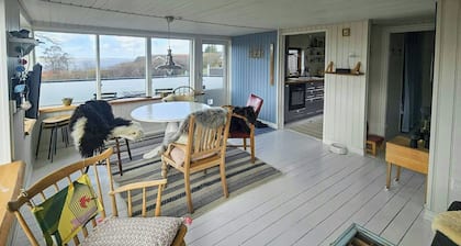 Cozy cottage with fjord view in Hjarbæk