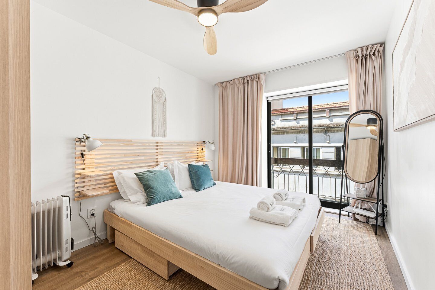 Iron/ironing board, internet, bed sheets