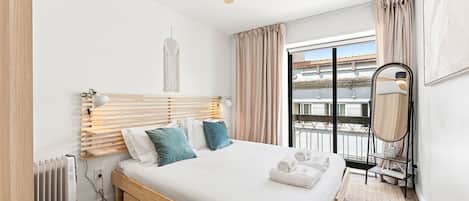 Iron/ironing board, internet, bed sheets