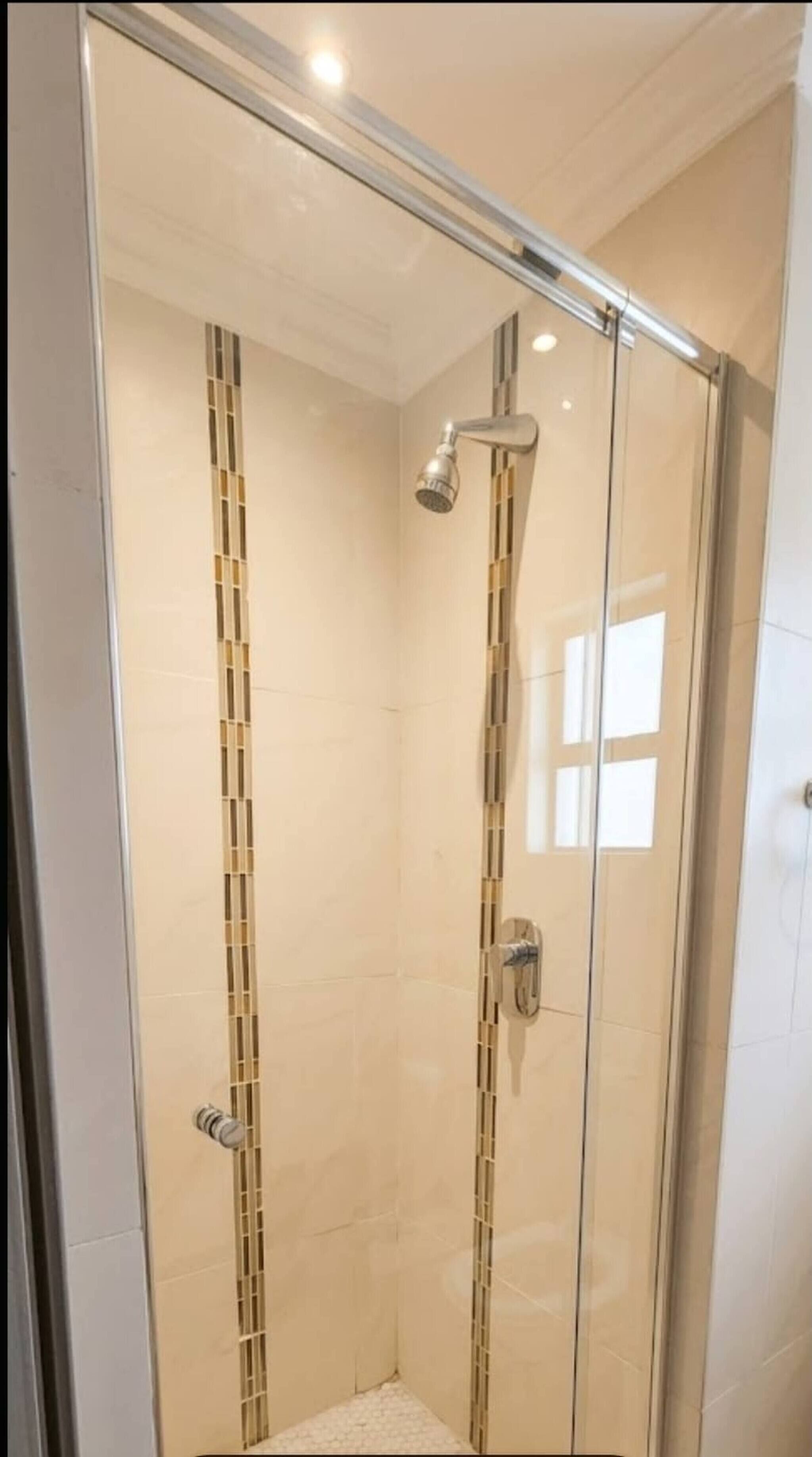 Apartment, 2 Bedrooms, Smoking, Balcony | Bilik Mandi